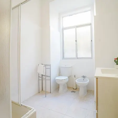 Shortstayflat - Spacious Bairro Alto Apartman *
